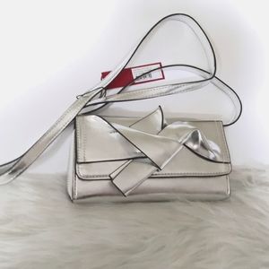 NEW Circus by Sam Edelman Silver Crossbody Bow Wallet Magnetic Close Gift
